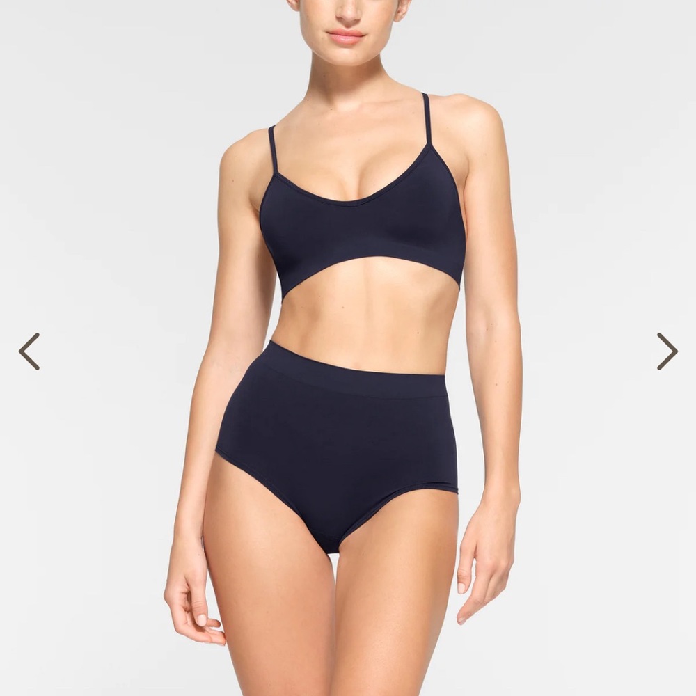 SKIMS SOFT SMOOTHING SEAMLESS BRALETTE | NAVY XL
